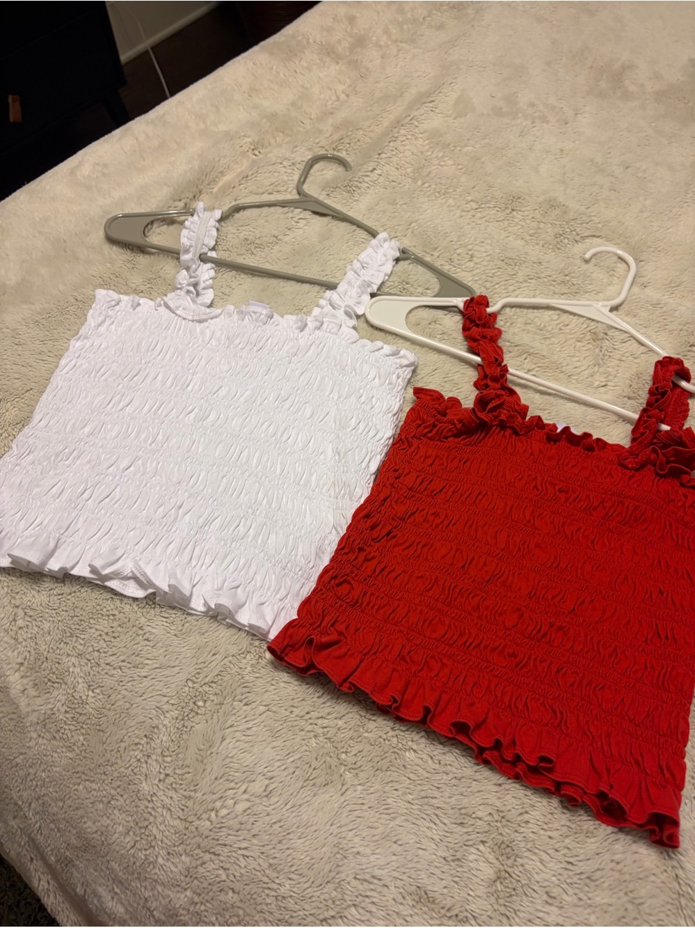 Smocked Ruffle Strap Tank Top - White & Red sz xs